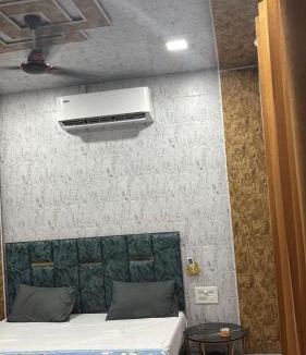 Sirsa Hotel | Hotel Dhamija divine inn
