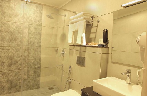 Karunagappally Hotel | HOTEL DIAMOND FORT
