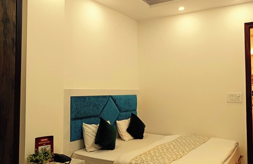 Jangpura Hotel | Hotel Diamond Stay Nizamuddin Railway St