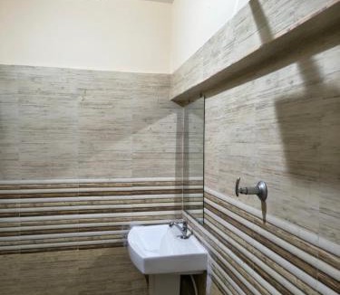 Nalbari Hotel | Hotel gayatri