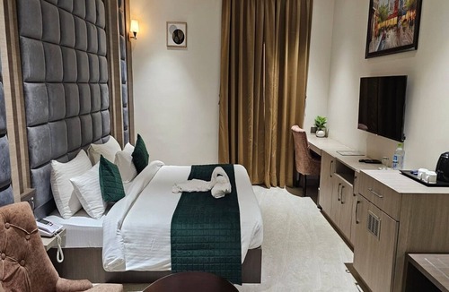 Aligarh Hotel | Hotel Gold In Leaf