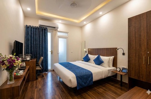 Indirapuram Hotel | Hotel Golden Grand - A Corporate Suite Near Sector 62 Noida