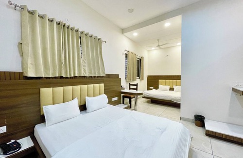 Ujjain Hotel | Hotel Govindam Inn - near Temple