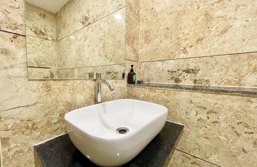 Ujjain Hotel | Hotel Govindam Inn - near Temple