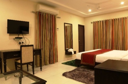 Pilibhit Hotel | Hotel Grand Sharda