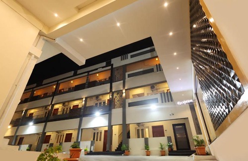Yercaud Hotel | Hotel Grand Square