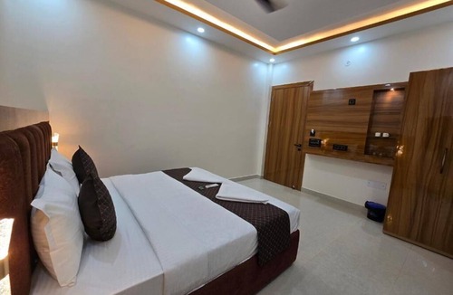 Haraiya Hotel | Hotel Hans Palace