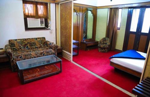 Cuffe Parade Hotel | Hotel Happy Home