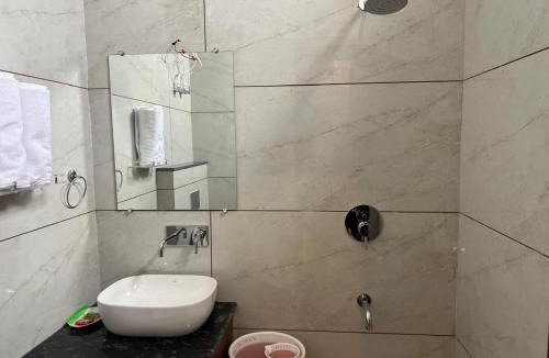Hasanpur Hotel | Hotel Highway Retreat