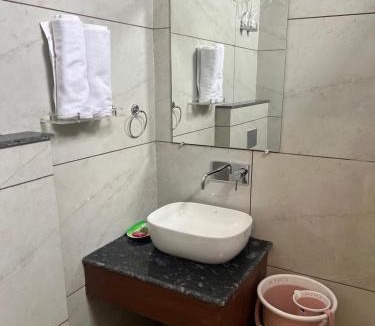 Hasanpur Hotel | Hotel Highway Retreat