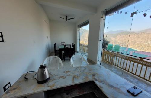 Barkot Hotel | Hotel Himalayan Peak