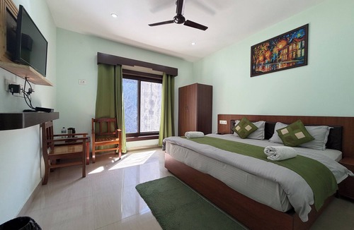 Gobind Dham Hotel | Hotel Himsarovar And Restaurant