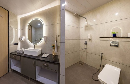Knowledge Park III Hotel | Hotel Holiday Grand Near Expo Mart