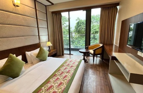 Anand Vihar Hotel | Hotel IP Royal By Qotel