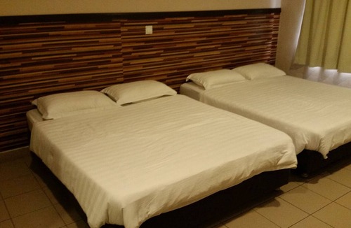Kampung Air Hotel | Hotel Iskandar