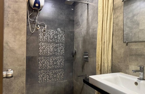 Thaltej Hotel | Hotel Kabir