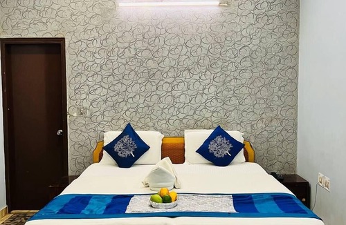 Varanasi Hotel | Hotel Kameshut Garden Bar and Restaurant
