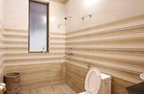 Varanasi Hotel | Hotel Kameshut Garden Bar and Restaurant