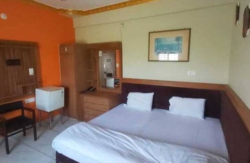 Badnawar Hotel | Hotel Karishma Palace Badnawar