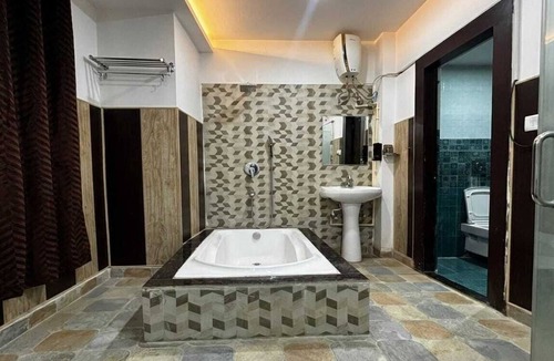 Lucknow Hotel | HOTEL KINGS PARADISE BANQUET & LAWN