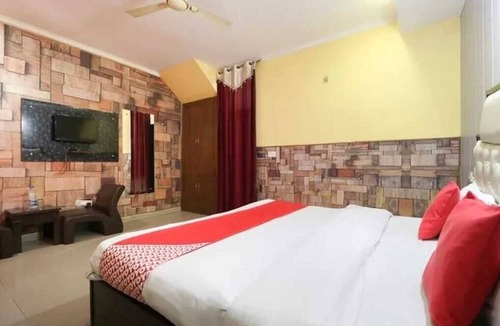 Zirakpur Hotel | Hotel Kuber 7