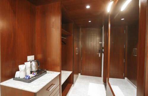 Uttukuli Hotel | Hotel Lakshmi Towers