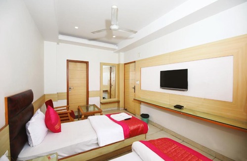 Paharganj Hotel | Hotel Lav Kush Deluxe " 3 Min Walking from New Delhi Railway Station "