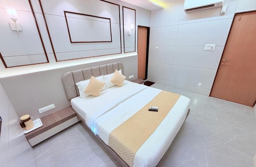 Santacruz West Hotel | Hotel Le Glance Rooms & Dormitory