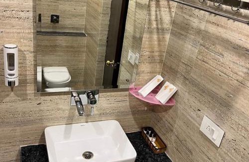 Padrauna Apartment | Hotel Leela Galaxy