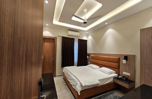 Shivpuri Hotel | Hotel LimeStarow