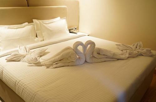 Phase 5 Hotel | Hotel Luxe Manor
