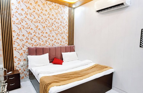 Ayodhya Hotel | Hotel Maa Sharda palace