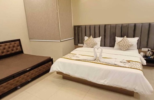 Mathura Hotel | Hotel Madhavam