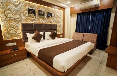 Navrangpura Hotel | Hotel Mahaveer