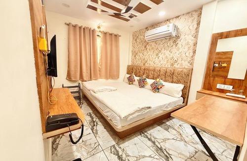 Ujjain Hotel | Hotel Malay - near Temple & Rail Station