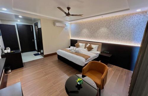 Lansdowne Hotel | Hotel Mango Groves