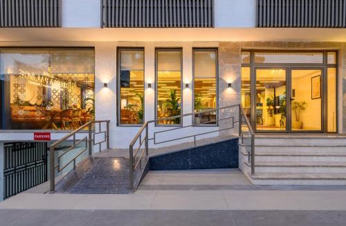 Mahmoorganj Hotel | Hotel Meera Palace