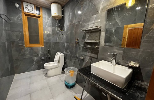 Kasol Hotel | Hotel Mid Orchard Kasol (Riverside)