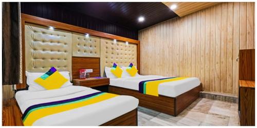 Mallital Hotel | HOTEL NEW ! FLATIES ! PALACE Near LAKE - Full Naini Lake View and Mountain Valley View - Wi Fi - Room Service Available - A TOP RATED PREOPERTY