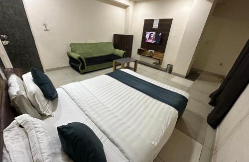 Vadodara Hotel | Hotel New Shiv Kunj