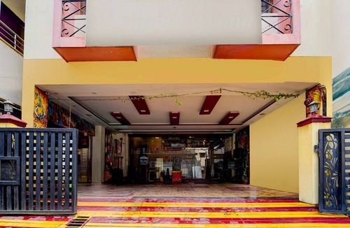 Gandhipuram House | Hotel O Coimbatore North Railway Station