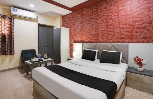 Navrangpura Hotel | Hotel O Crystal