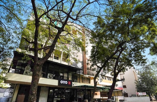 Navrangpura Hotel | Hotel O Crystal