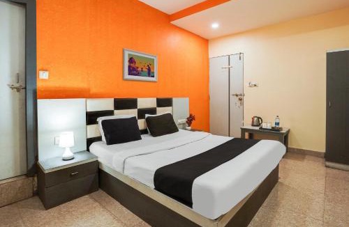Navrangpura Hotel | Hotel O Crystal
