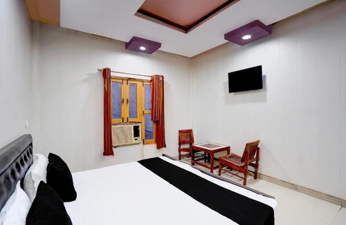 Lakhimpur Hotel | Hotel O Jhandi Palace