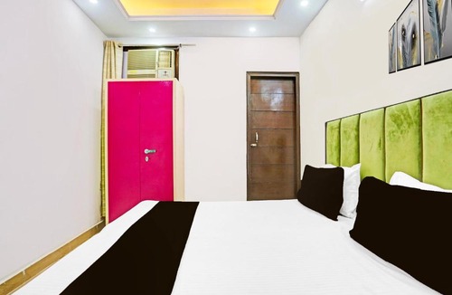 Sainik Farm Hotel | Hotel O KD 111 Shivam Residency