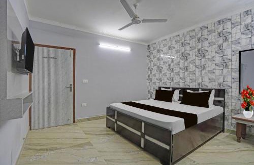 East of Kailash Hotel | Hotel O Lotus Stay BnB