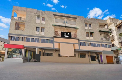 Ahmedabad House | Hotel O Maninagar Railway Station