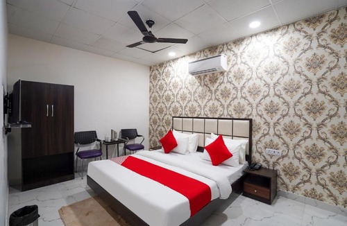 Pashim Vihar Hotel | Hotel O Mannat
