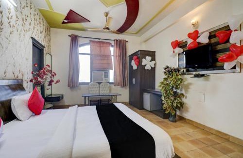 Meerut Hotel | Hotel O Mukut Mahal